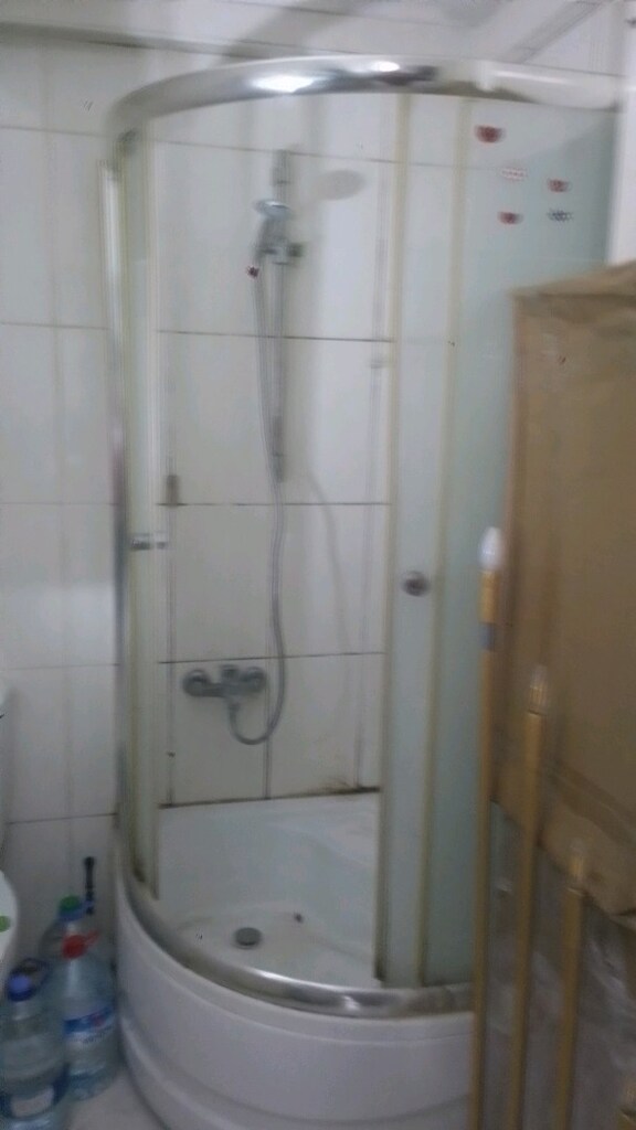 Duşakabin ve pistonlu musluklar banyo el yüz dolapları ile - 8