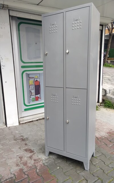 İMALATTAN 4 KAPAKLI ÇELİK SOYUNMA DOLABI