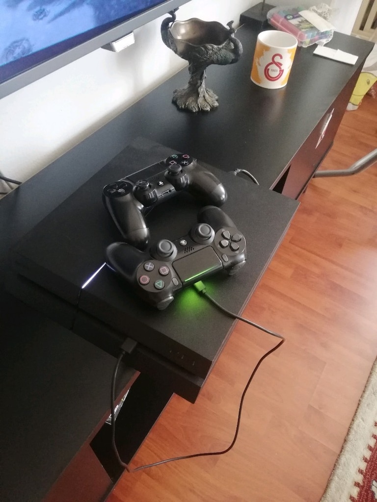 Playstation 4 - 2