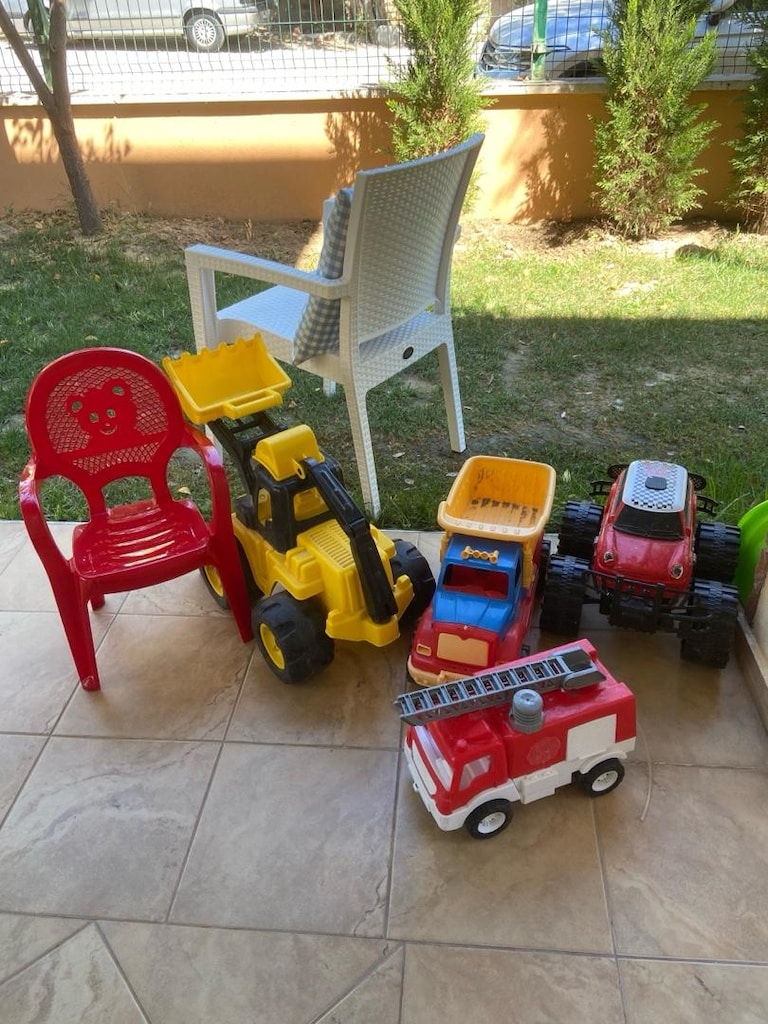 Büyük kepçe,yüksek araba,kamyon,itfaiye aracı,2 çocuk sandalyesi - 2