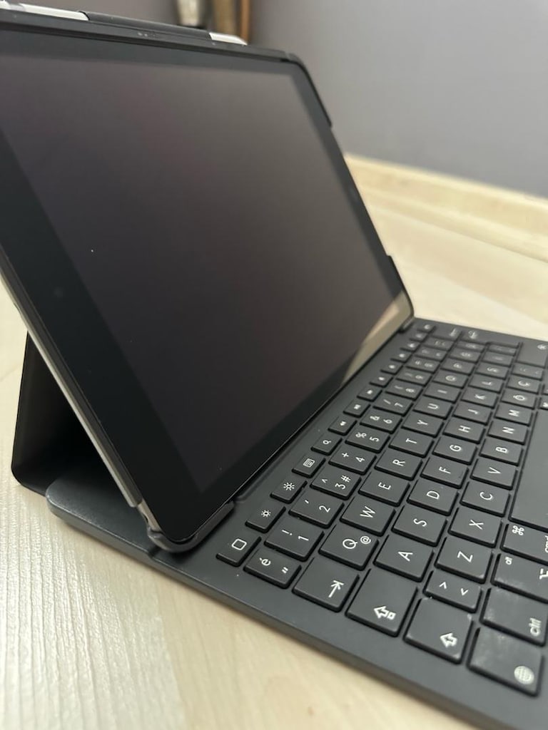 İpad 9. Nesil 64Gb + Logitech Folio Klavye kılıf + Apple Pencil - 3