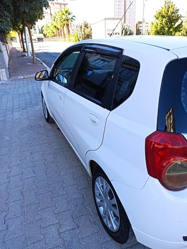 2010 MODEL CHEVROLET AVEO - 8