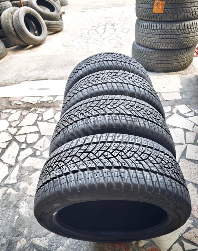 225/45/17 Goodyear kışlık - 2