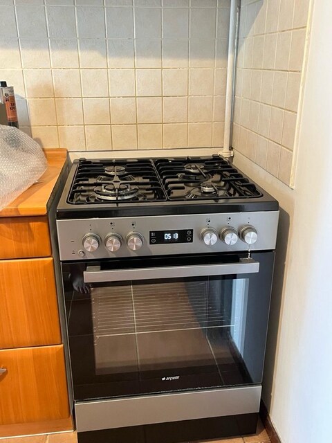 Arçelik F8541 EBG Ocaklı Fırın