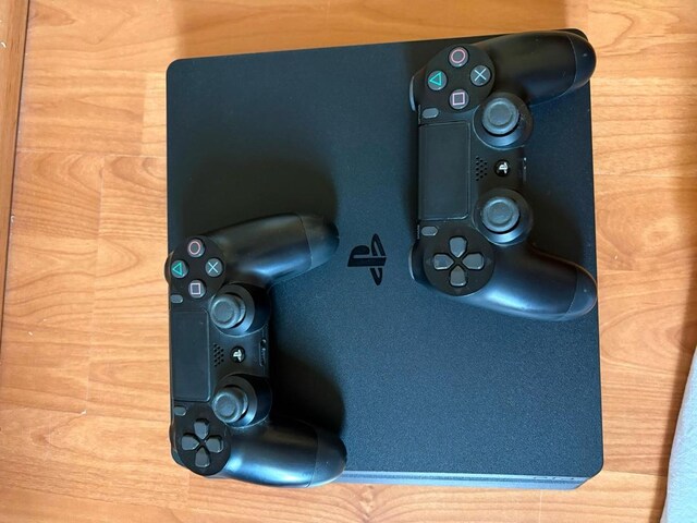 Playstation 4 (PS4)