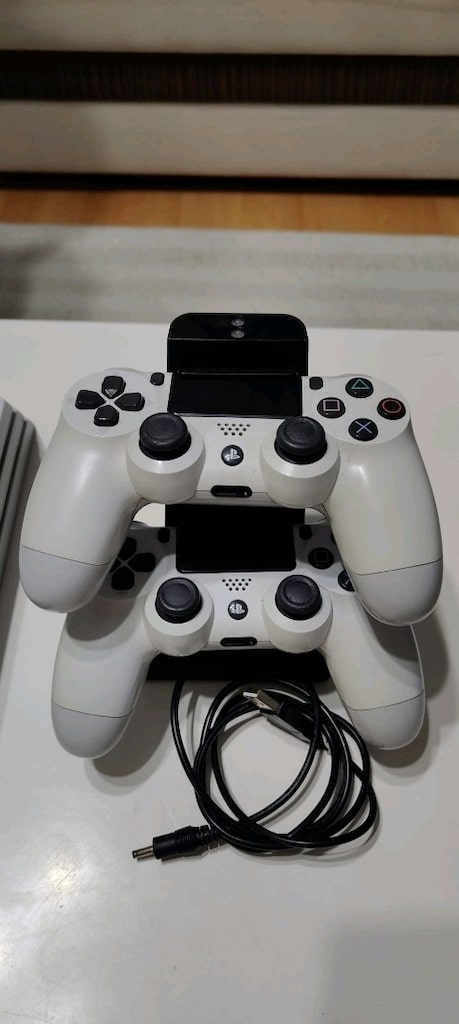 PlayStation 4 + VR1 Gözlük + Move Seti + Kamera + 3 Oyun CD’si - 3