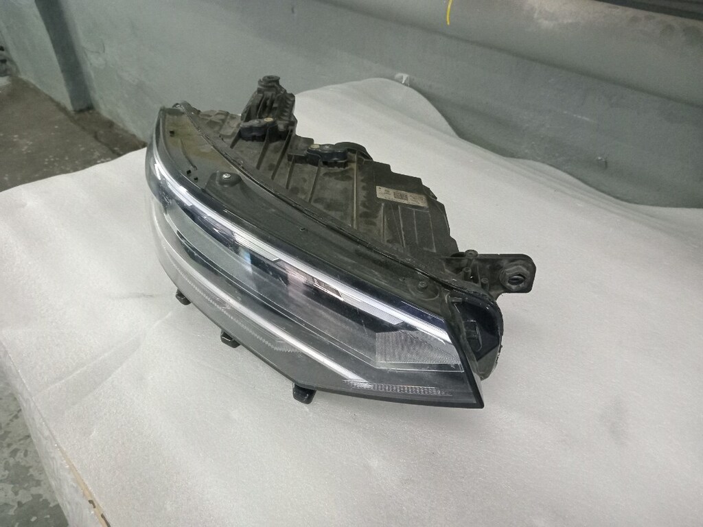 Passat B8 Sağ Ön Far Orjinal Çıkma - 3