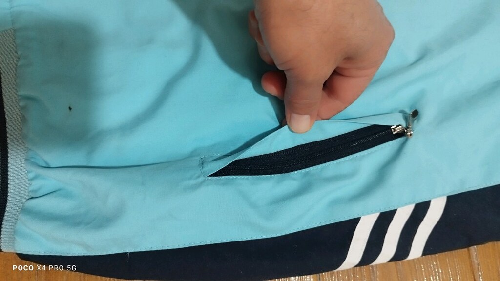 #Adidas spor mont.Nokta siyahlık iki tane..Kolları geniştir. - 4
