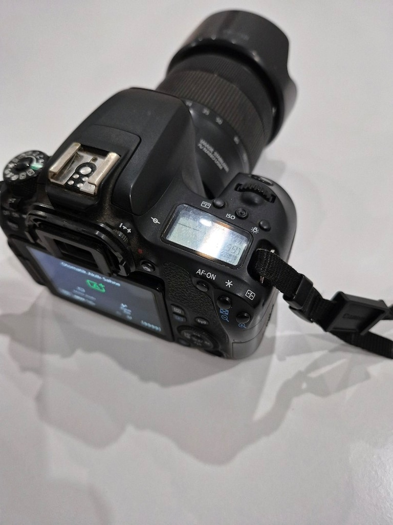 Canon 77D 18-135 lens - 4