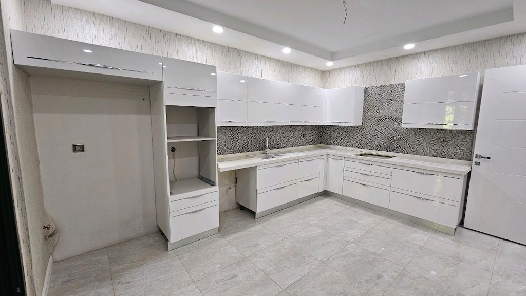 Lake kaplamalı mekanizmalı mutfak dolabı