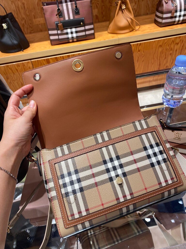 Burberry - 3
