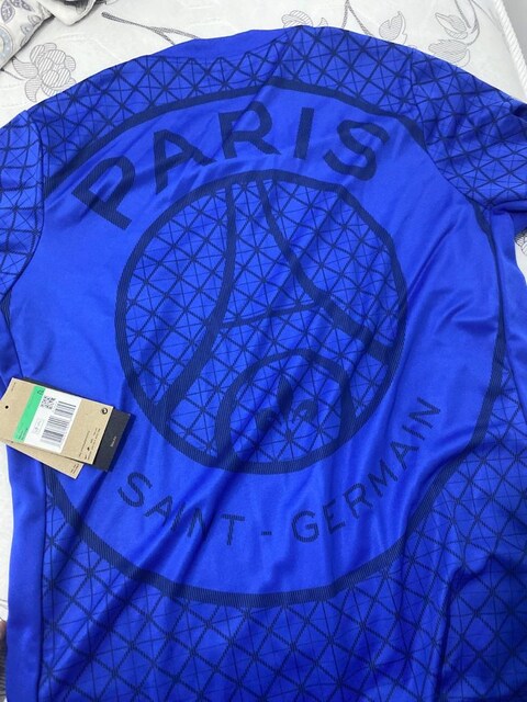 1 kere bile giyilmemiş martta nike dan alınma psg forması Xl