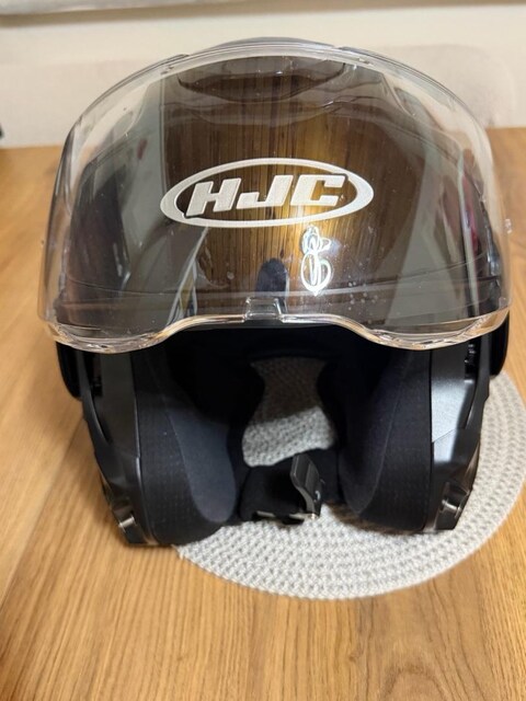 temiz sıfır hjc çene açılır kask
