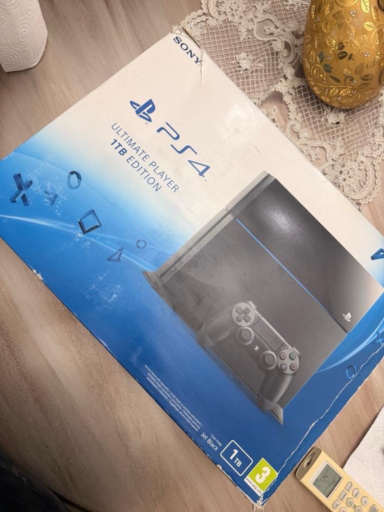 TERTEMİZ PS4 1TB + 2 ORJİNAL KOL + 3 OYUN - 6