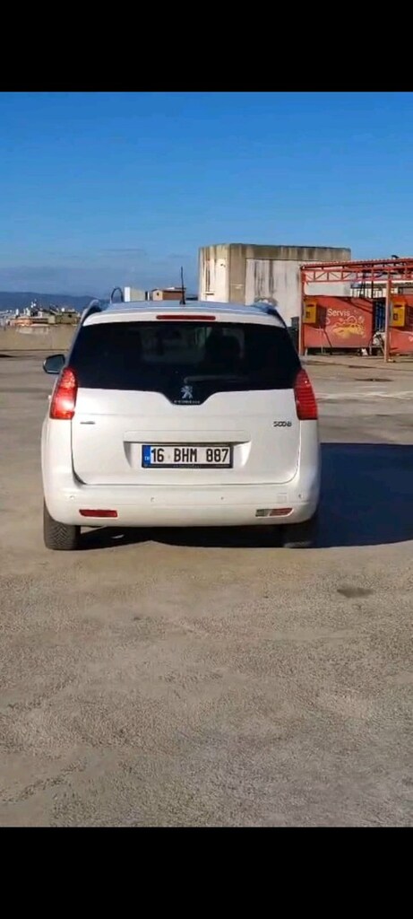 2015 model Peugeot 5008 1.6 tam otomatik vites düşük km de - 2