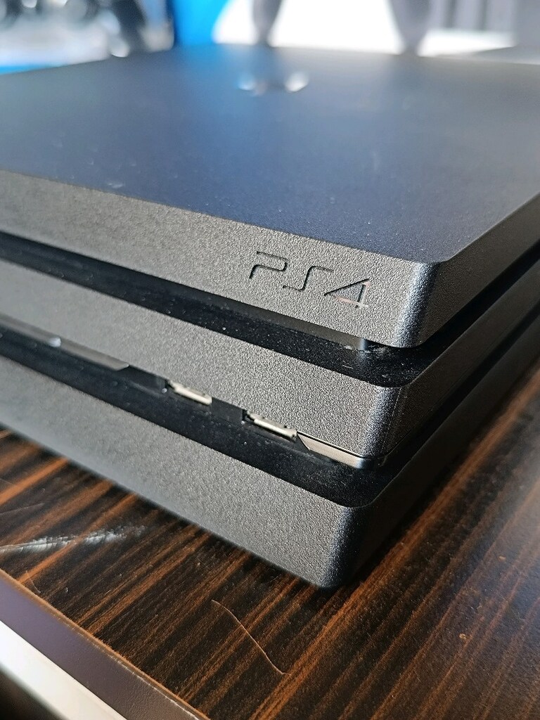 PS4 PRO 1 TB 2 KOLLU YAKASLİ - 2