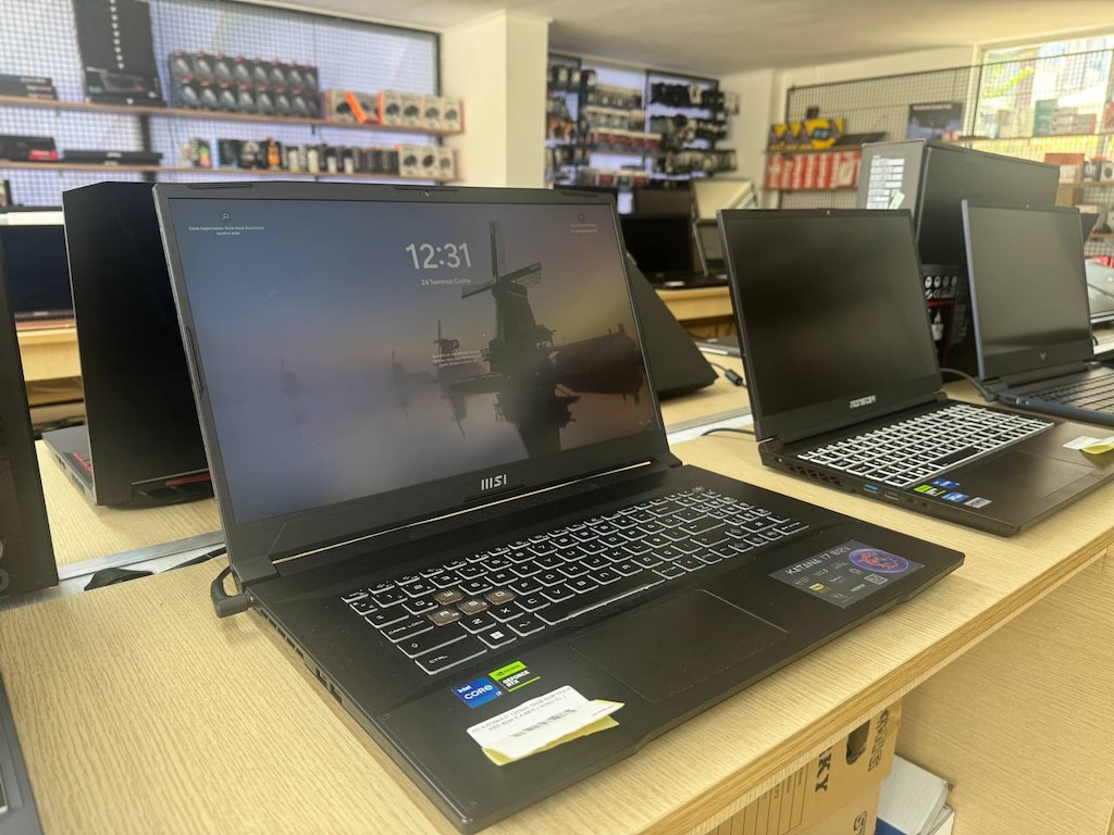 *İ7 12650H İŞLEMCİ *16 GB RAM *1 TB M2 SSD *RTX 4050 6 GB E.K - 4