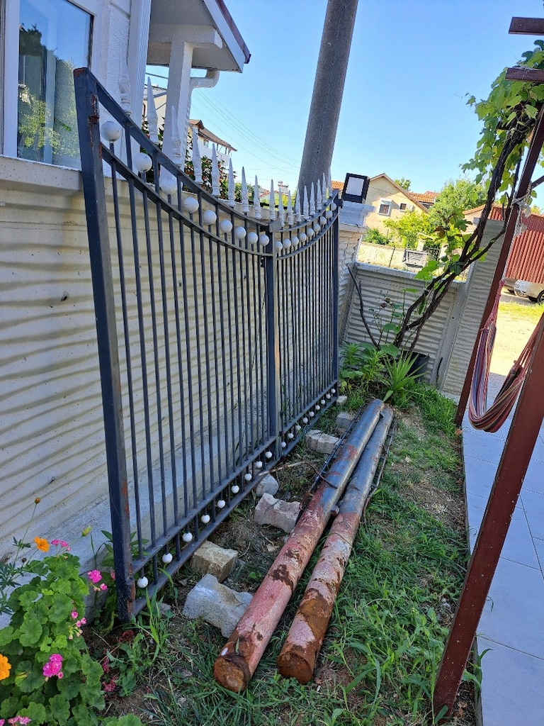 Demir Bahçe Kapısı - 2