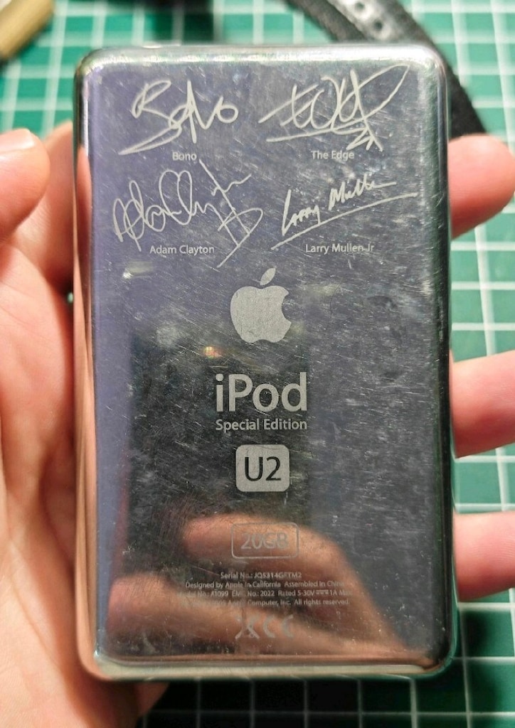Apple iPod 4 Classic U2 Spacial Edition - 3