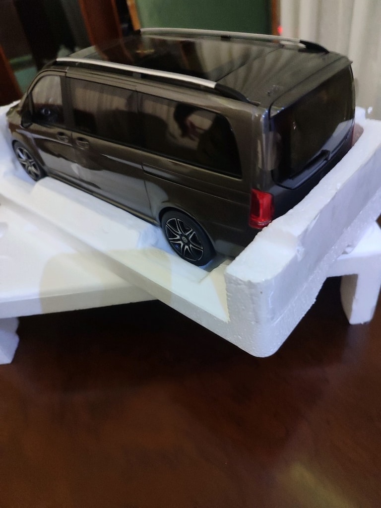 1/18 Norev mercedes-Benz V-ClassAMG-Line - 3