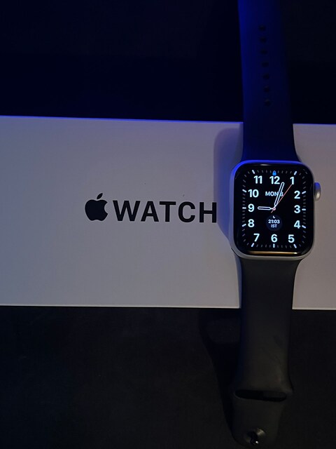 Apple Watch SE (2. nesil) GPS 40 mm Gümüş Rengi