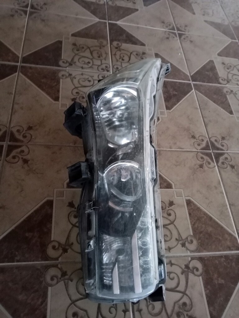 Toyota Corolla sağ ön far - 4