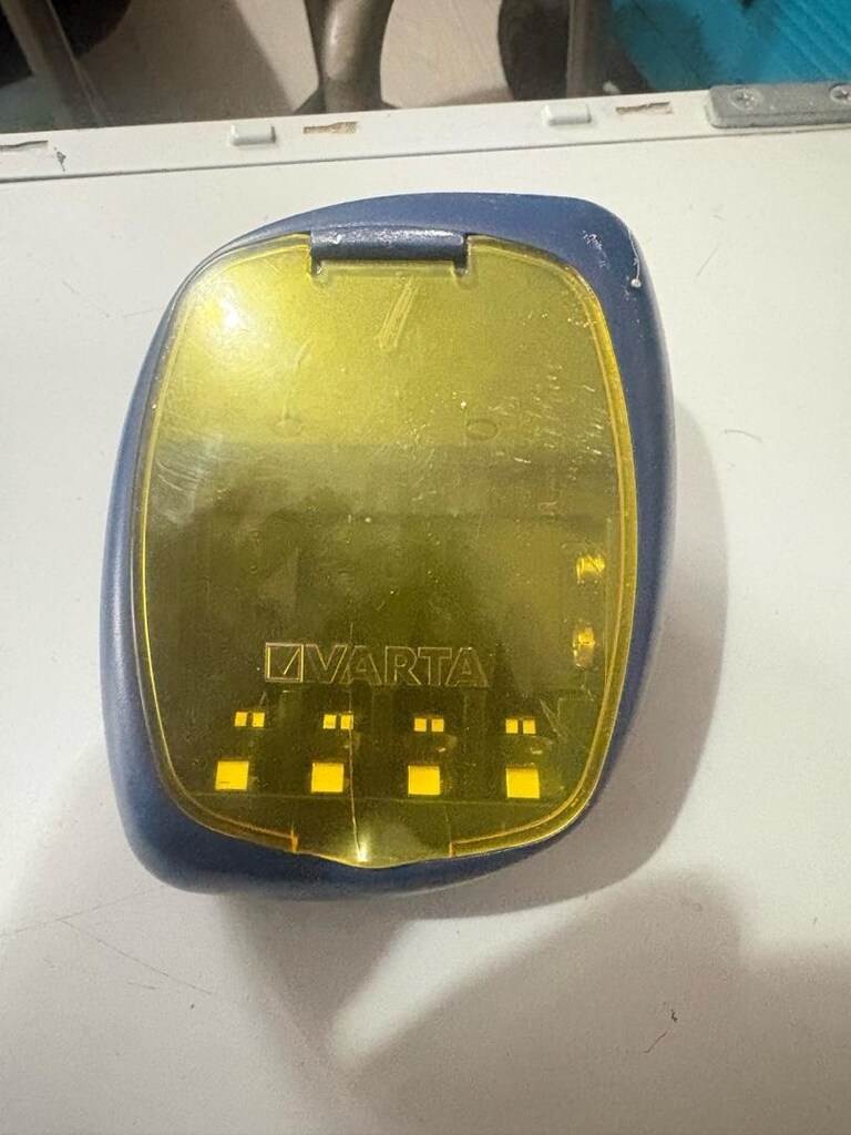 Varta Easy Energy Plug Charger - AA / AAA / 9V Pil Şarj Cihazı - 2