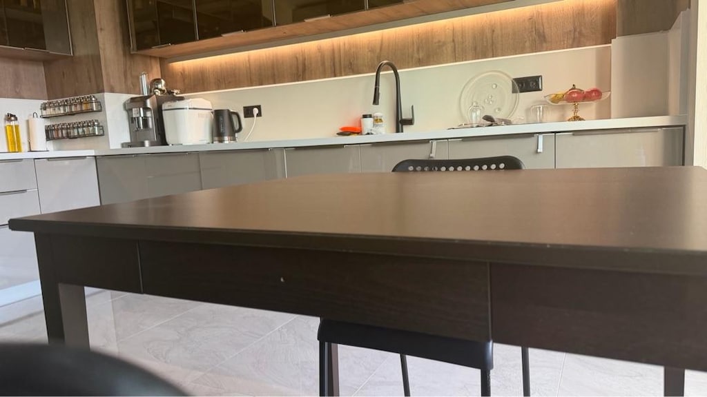 IKEA kahverengi ahşap masası - 6
