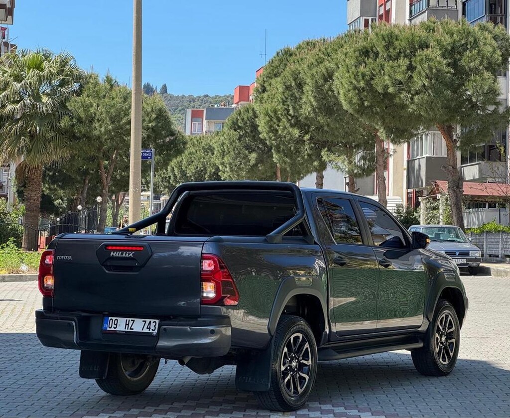 2025 toyota hilux 2.4D-4D 4x4 invincible - 2