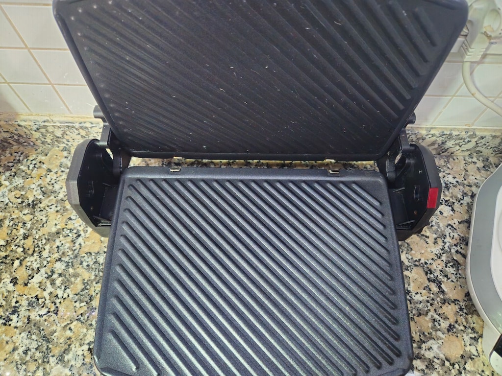 Karaca Future Essential Tost Makinesi Matte Black 1800 W - 4