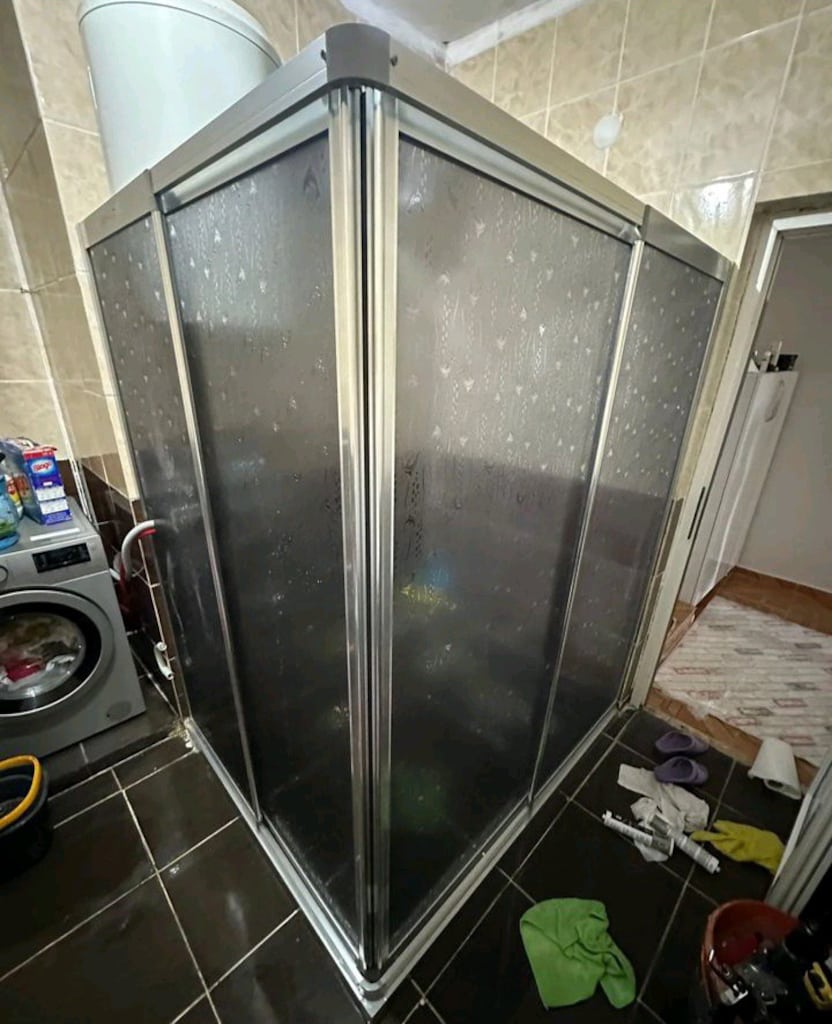 DUŞ KABİNİ VE BANYO DOLABİ