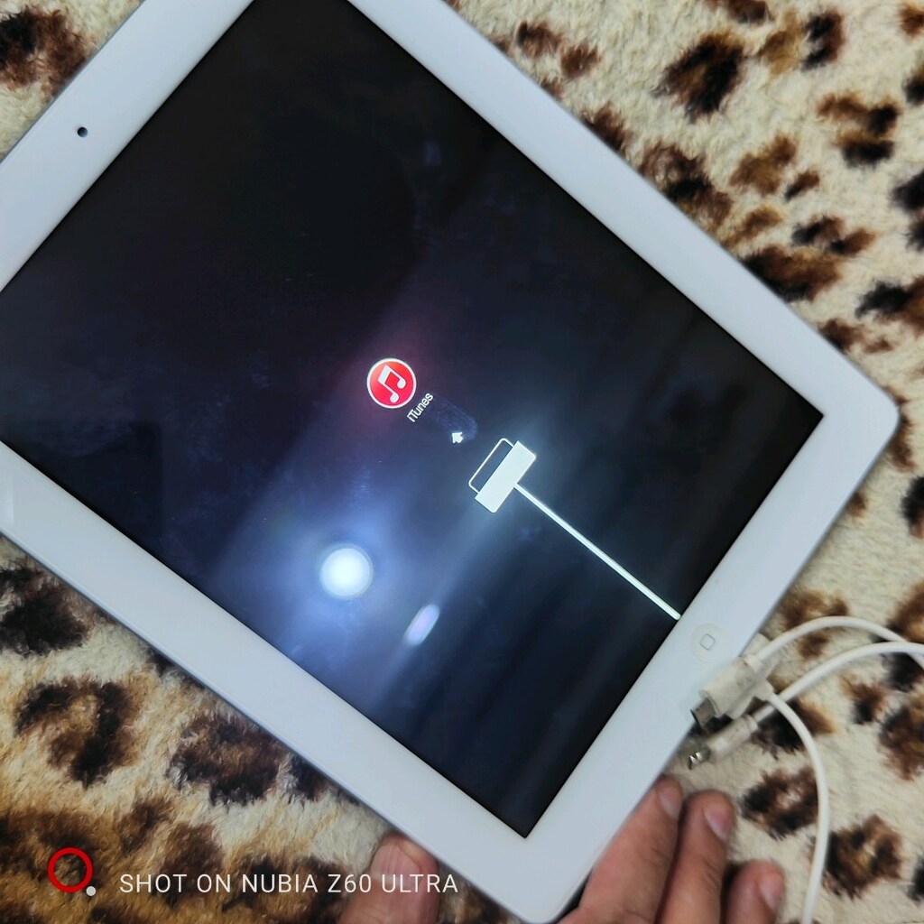 temiz iPhone tablet, 1.5 -2 yıldır kullanmadık, galiba bataryası ölmüş - 3