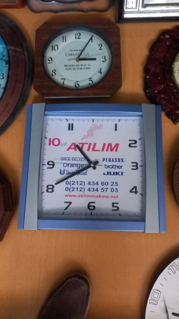çeşitli markalarda saatler,fiyat tane 250 ile 900 TL arasında değişir - 12