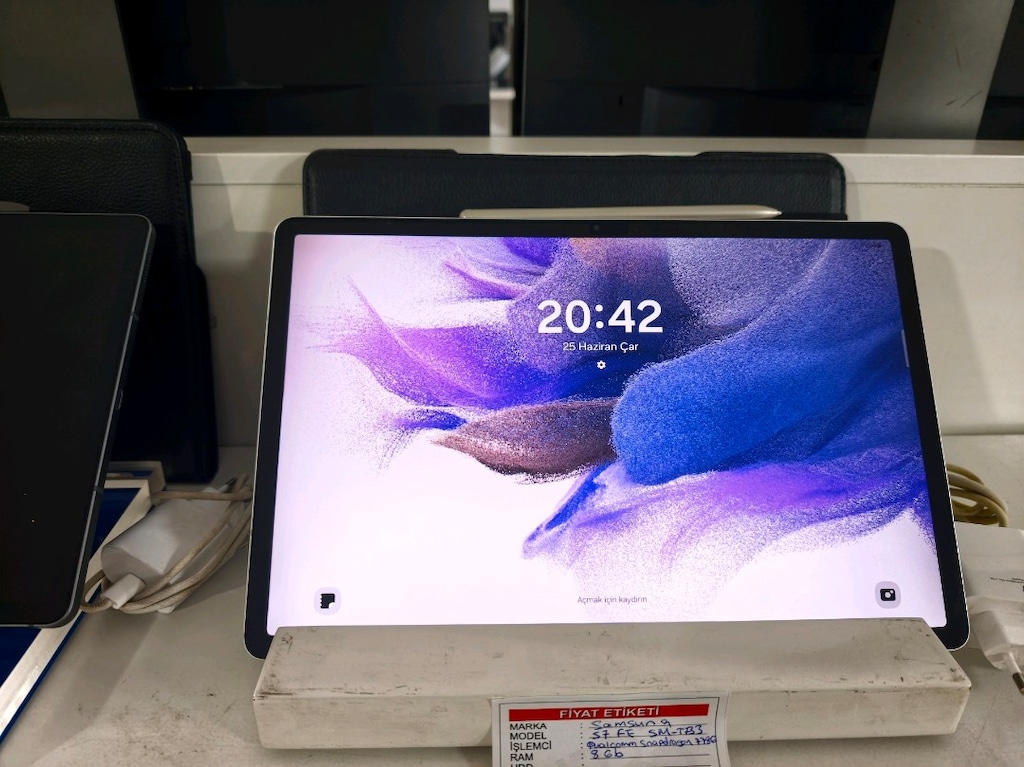 SAMSUNG GALAXY TAB S7 FE - 3