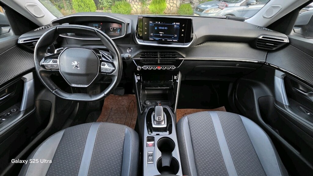 Peugeot 2008 - 10