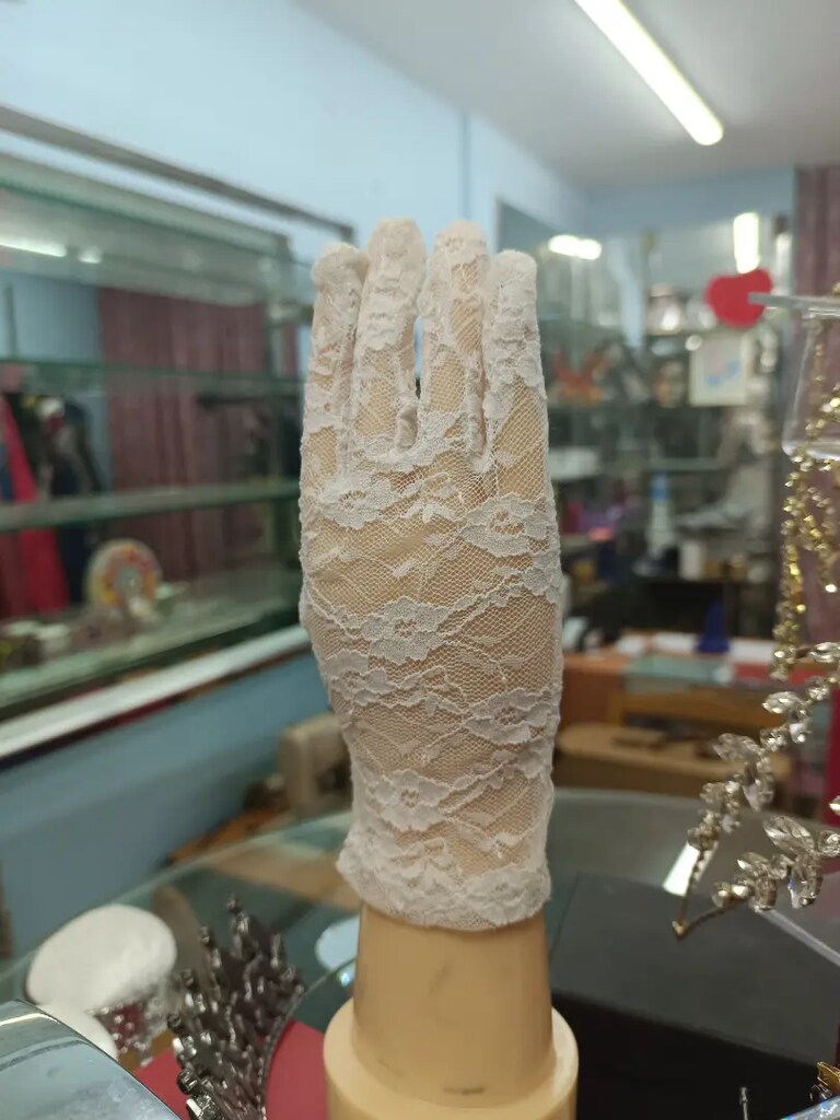 Dantel eldiven kısa ve uzun model var