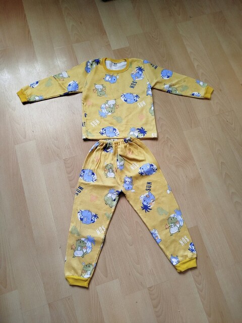 Yeni gibi bir defa giyildi kış için ideal yumuşacık pijama takımı.