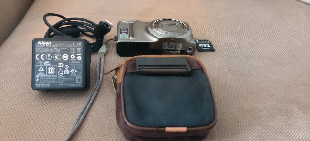 Nikon Coolpix S9100 model gümüş renkli fotoğraf makinesi. - 2