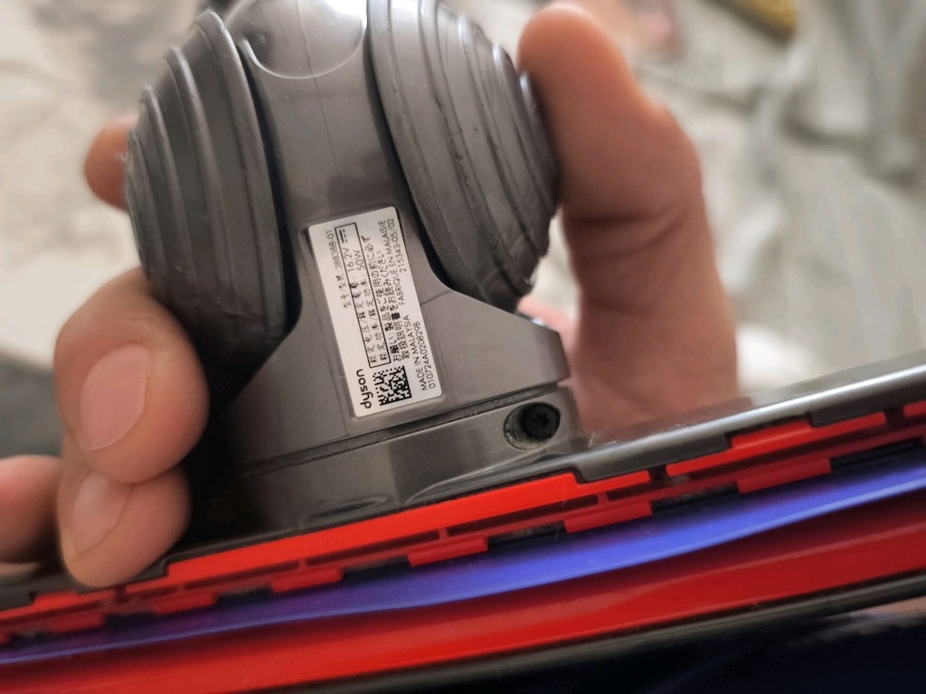 Dyson v12 başlık - 8