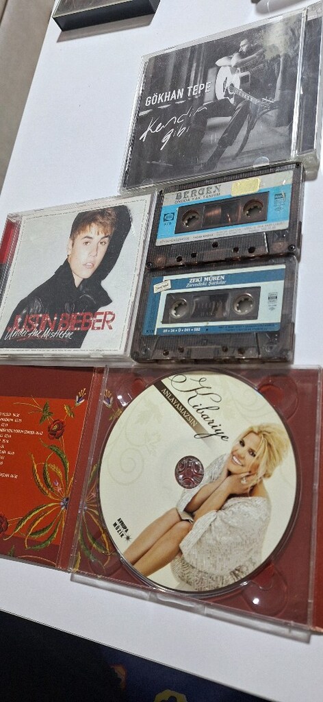 Kasetler ve 2 tane cd - 5