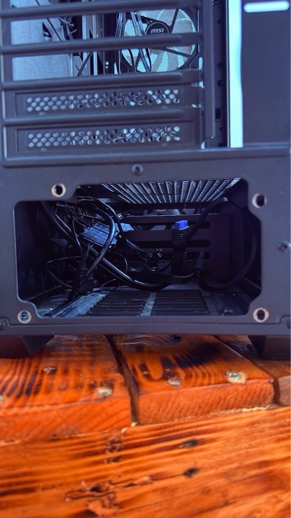 MSI MAG FORCE 112R KASA - 10