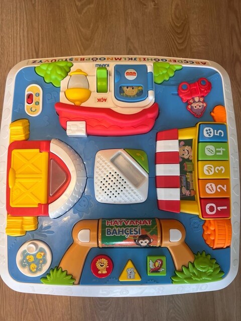 FISHER PRICE Eğitici Köpeğin Aktivite Masası