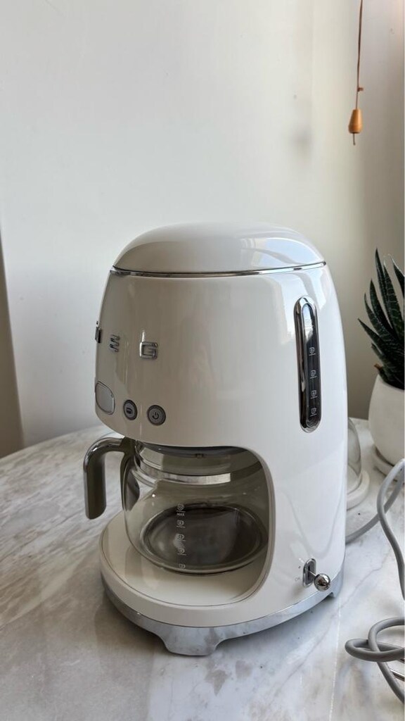 SMEG BEYAZ FİLTRE KAHVE MAKİNESİ - 3