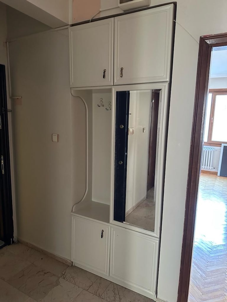 Aynalı Beyaz Portmanto - 2