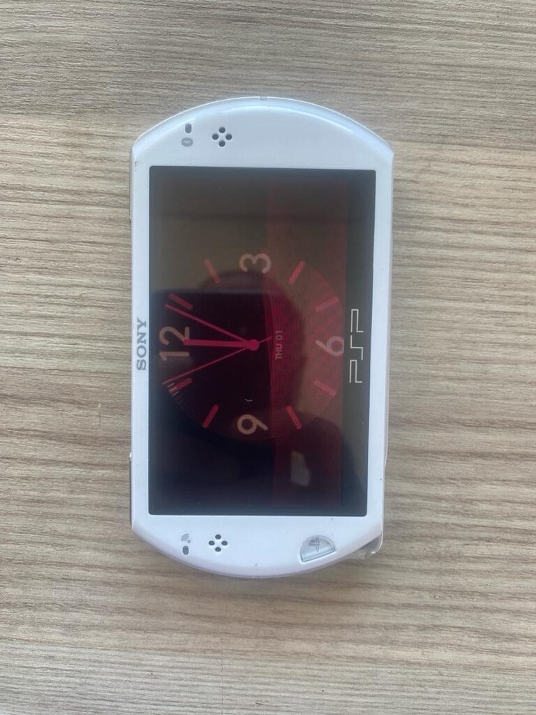 Sony PSP Go Beyaz (N1004) - 16 GB Dahili Hafızalı Koleksiyonluk - 4