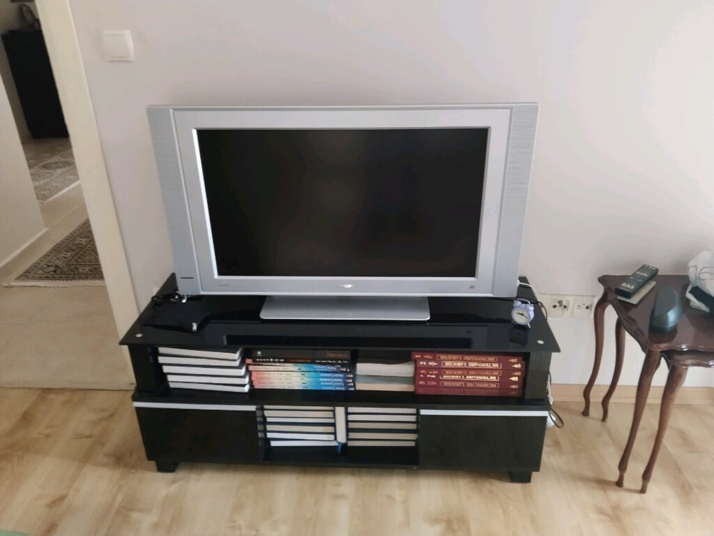 TELEVİZYON VE TELEVİZYON SEHPASI. DEGERİNİN ÇOK ALTINDA İHTİYACTAN... - 2