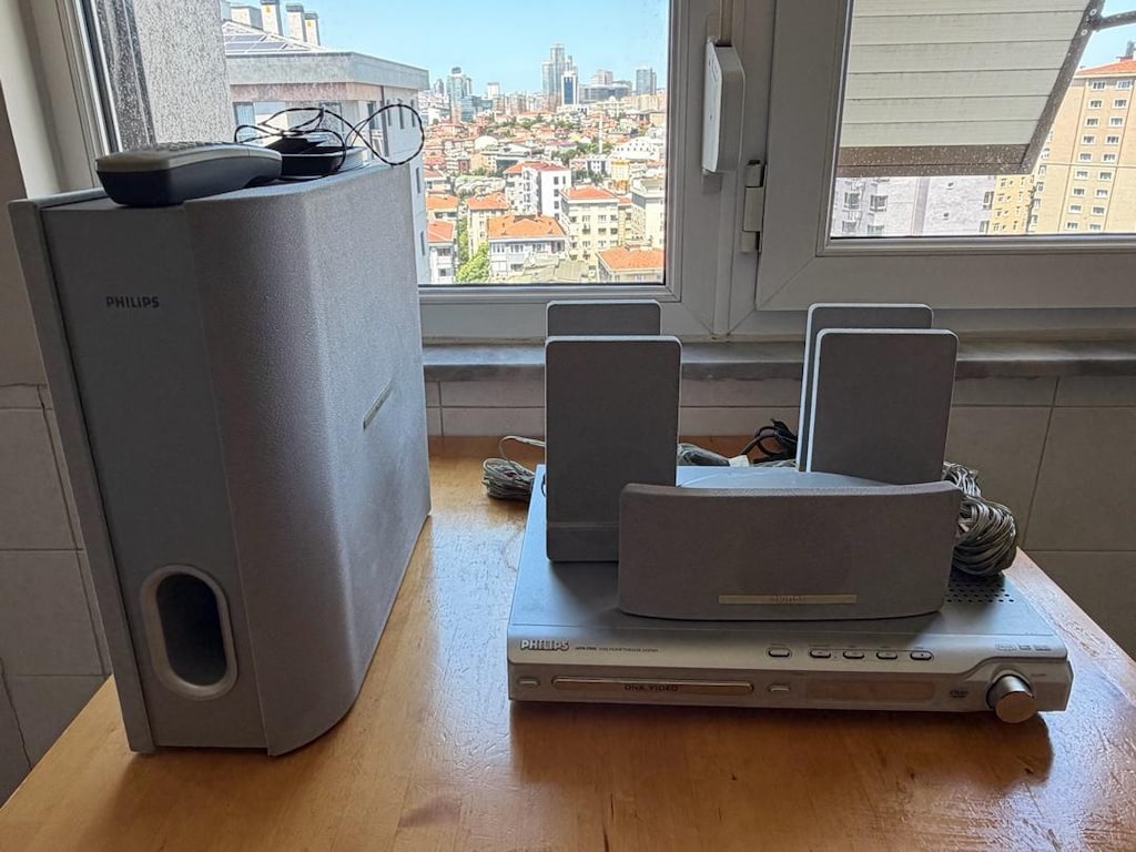 Philips HTS 3300 DVD Home Theater System