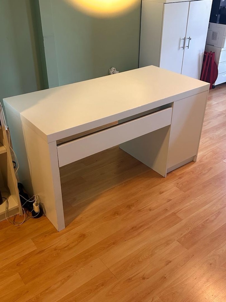 IKEA MALM ÇALIŞMA MASASI