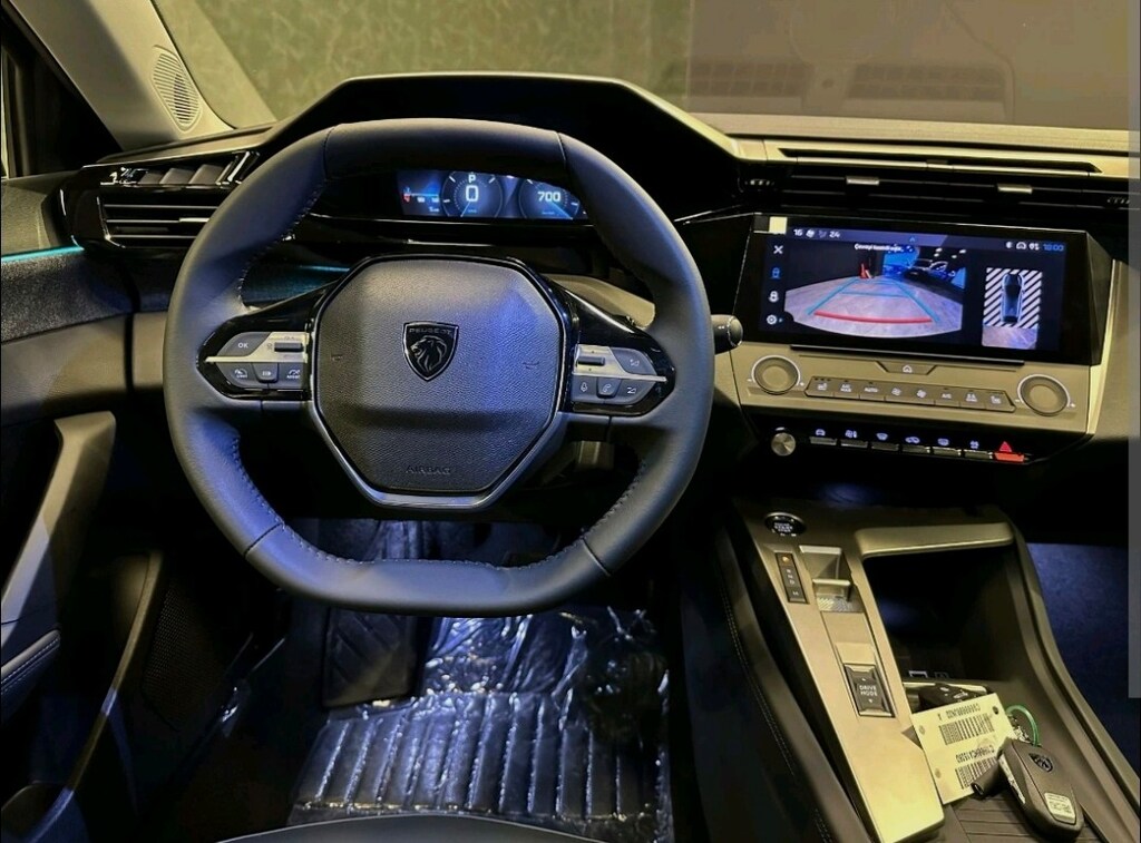 Peugeot 408 - 8