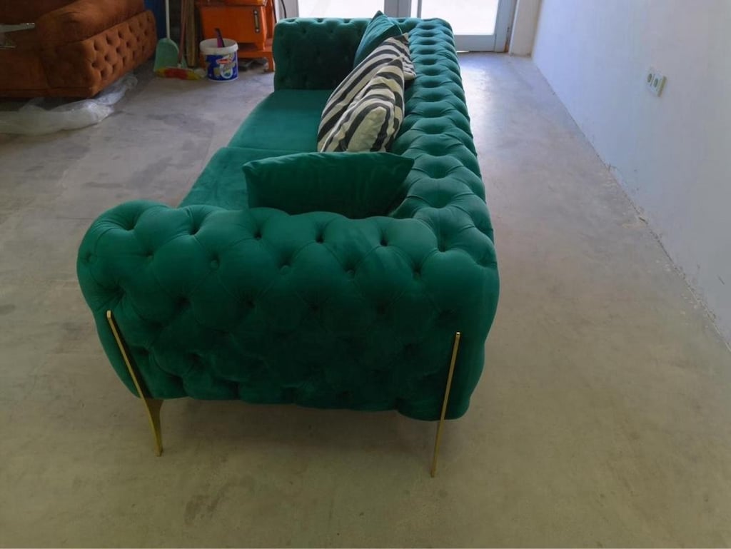 Kadife Chesterfield Kanepe – Modern & Gold Detaylı - 4